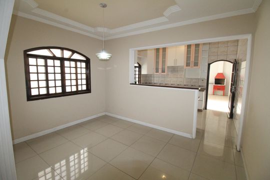 Casa para alugar com 3 quartos, 228m² em Vila Tesouro, São José dos Campos