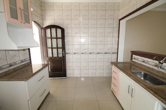 Cozinha de casa para alugar com 3 quartos, 228m² em Vila Tesouro, São José dos Campos