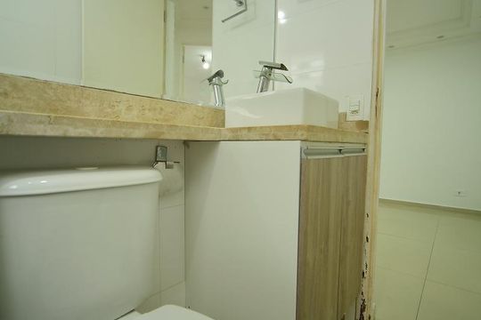 Banheiro  de apartamento à venda com 2 quartos, 48m² em Nova Petrópolis, São Bernardo do Campo