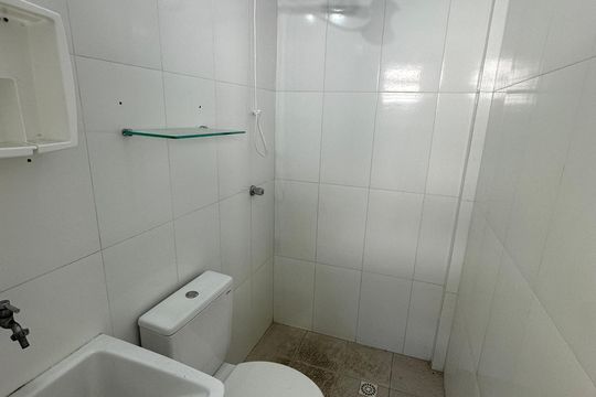 Banheiro de casa para alugar com 1 quarto, 25m² em Parque Sao Vicente, São Vicente