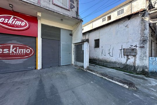 Fachada de casa para alugar com 1 quarto, 25m² em Parque Sao Vicente, São Vicente