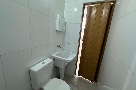 Banheiro de casa para alugar com 1 quarto, 25m² em Parque Sao Vicente, São Vicente