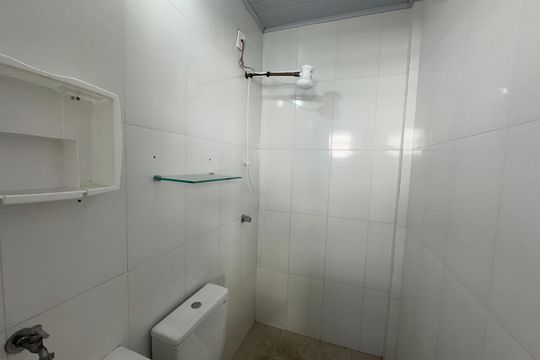 Banheiro de casa para alugar com 1 quarto, 25m² em Parque Sao Vicente, São Vicente