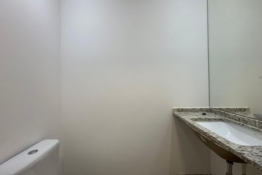 Banheiro da Suíte 2Lavabo de apartamento à venda com 2 quartos, 67m² em Indianópolis, São Paulo