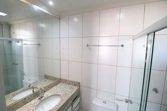 Banheiro do Quarto 3 de apartamento para alugar com 3 quartos, 142m² em Tubalina, Uberlândia