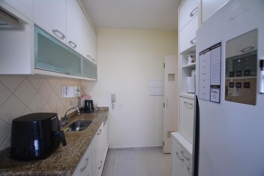COZINHA de apartamento à venda com 3 quartos, 77m² em Jardim Ester, São Paulo