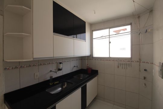 Cozinha e Área de Serviço de apartamento à venda com 2 quartos, 48m² em Jardim Guanabara, Belo Horizonte