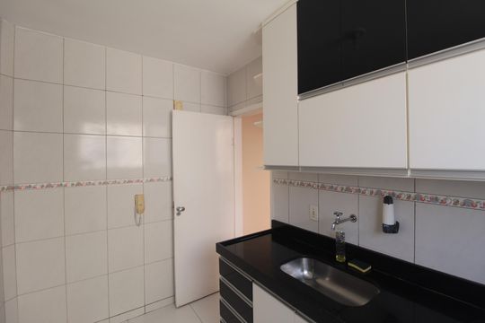 Cozinha e Área de Serviço de apartamento à venda com 2 quartos, 48m² em Jardim Guanabara, Belo Horizonte