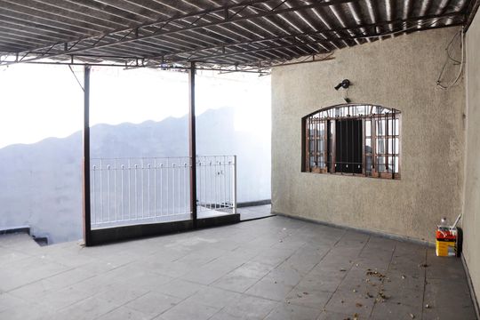 Área externa de casa à venda com 1 quarto, 140m² em Vila Mirante, São Paulo