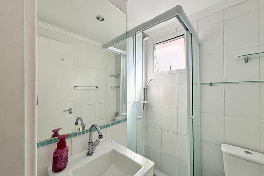 Banheiro de apartamento à venda com 2 quartos, 48m² em Vila Pirituba, São Paulo