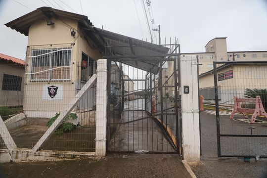 Fachada  de apartamento à venda com 2 quartos, 45m² em Niterói, Canoas