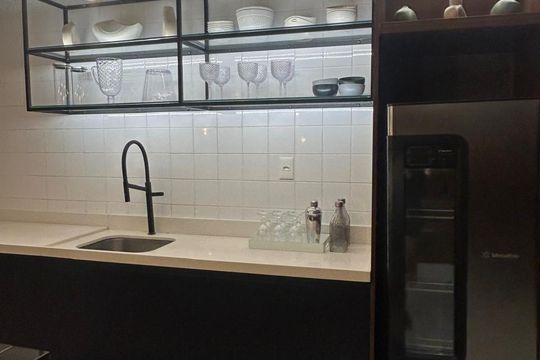 Cozinha de apartamento para alugar com 1 quarto, 50m² em Laranjeiras, Rio de Janeiro