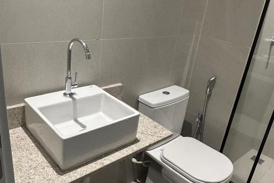 Banheiro de apartamento para alugar com 1 quarto, 50m² em Laranjeiras, Rio de Janeiro