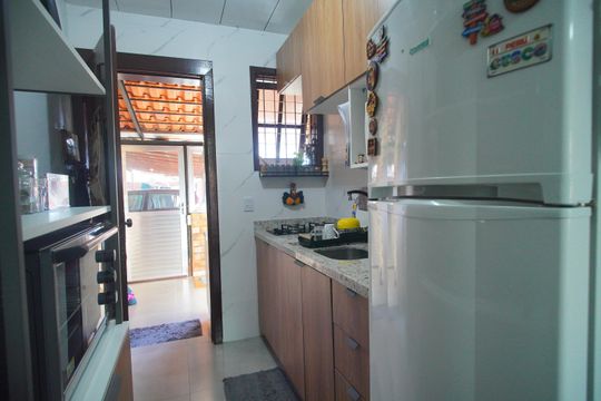 Cozinha de casa de condomínio à venda com 2 quartos, 44m² em Vicentina, São Leopoldo