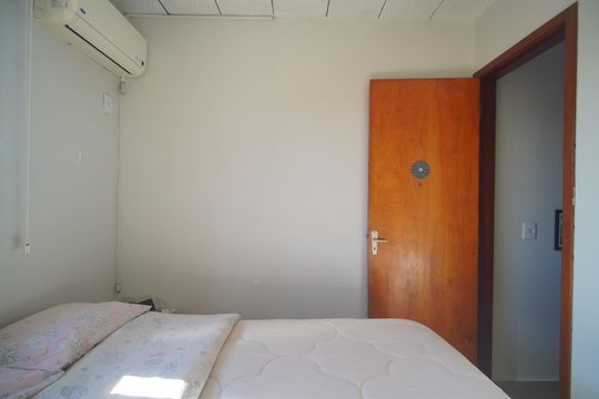 Quarto 1 de casa de condomínio à venda com 2 quartos, 44m² em Vicentina, São Leopoldo