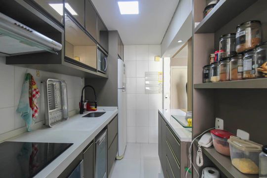 Cozinha de apartamento à venda com 2 quartos, 62m² em Vila Ema, São Paulo