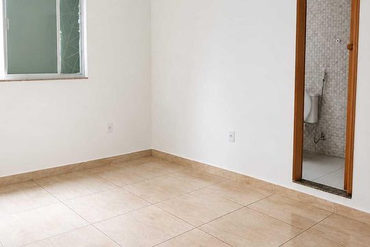 Sala de apartamento para alugar com 2 quartos, 42m² em Itacolomi, Rio de Janeiro
