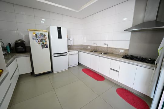 Casa à venda com 4 quartos, 440m² em Jardim Ana Lúcia, Goiânia