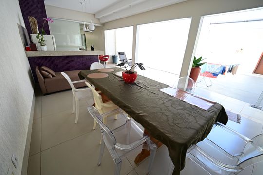Casa à venda com 4 quartos, 440m² em Jardim Ana Lúcia, Goiânia