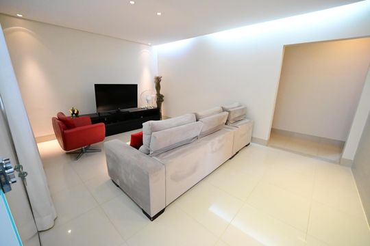 Casa à venda com 4 quartos, 440m² em Jardim Ana Lúcia, Goiânia