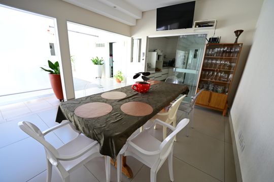Casa à venda com 4 quartos, 440m² em Jardim Ana Lúcia, Goiânia