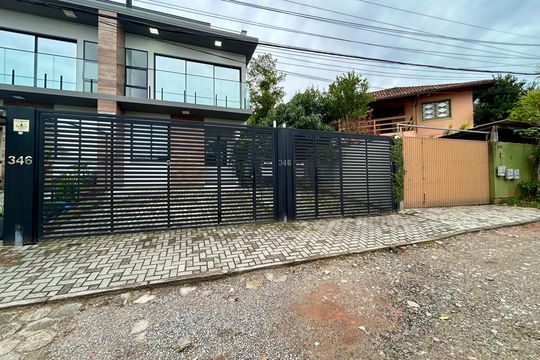 Fachada de casa para alugar com 2 quartos, 150m² em Rio Tavares, Florianópolis