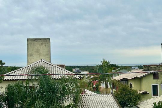 Vista de casa para alugar com 2 quartos, 150m² em Rio Tavares, Florianópolis