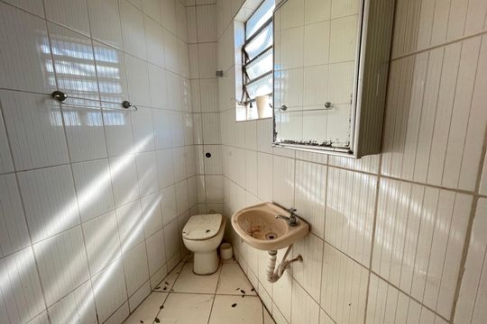 Banheiro da suíte de casa para alugar com 3 quartos, 166m² em Vila Nova Alba, São Paulo