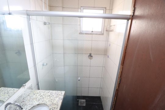 Banheiro do Quarto 3 de apartamento para alugar com 3 quartos, 75m² em Jardim Patricia, Uberlândia