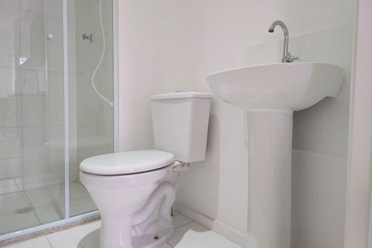 Banheiro Social de apartamento à venda com 2 quartos, 36m² em Vila das Bandeiras, Guarulhos