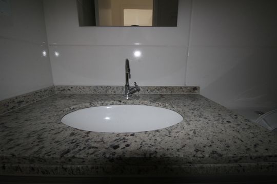 Banheiro  de apartamento para alugar com 2 quartos, 42m² em Portal do Morumbi, São Paulo