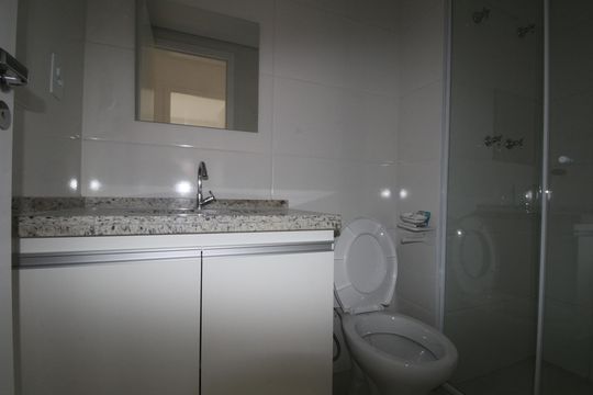 Banheiro  de apartamento para alugar com 2 quartos, 42m² em Portal do Morumbi, São Paulo