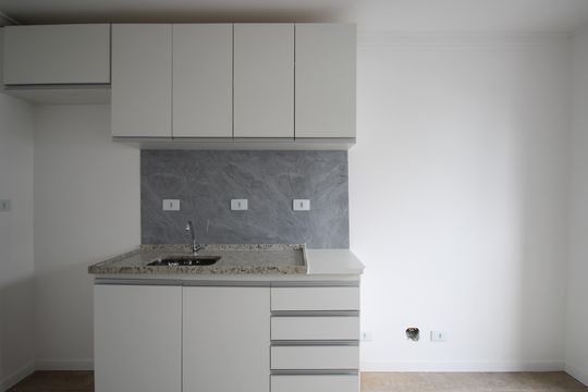 Sala/Cozinha de apartamento para alugar com 1 quarto, 30m² em Portal do Morumbi, São Paulo