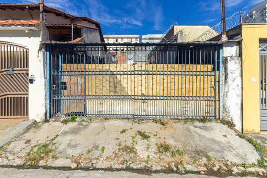 Fachada de casa à venda com 1 quarto, 180m² em Vila Carrão, São Paulo