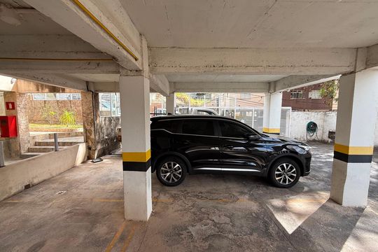 garagem de apartamento à venda com 3 quartos, 80m² em Alto Caiçaras, Belo Horizonte