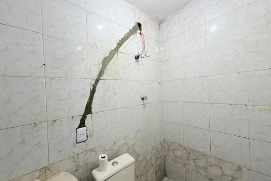 Banheiro da suíte de casa para alugar com 2 quartos, 70m² em Jardim Germania, São Paulo