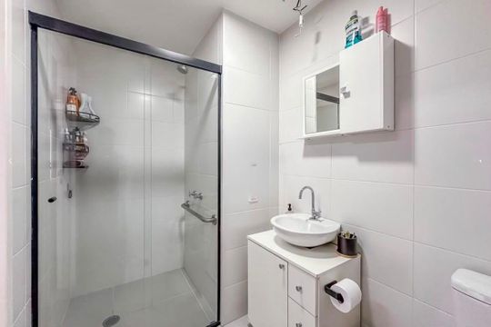 Banheiro de kitnet/studio à venda com 1 quarto, 26m² em Vila Cordeiro, São Paulo