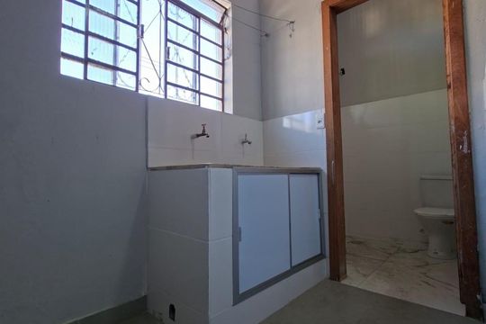 Área de serviço de kitnet/studio para alugar com 1 quarto, 35m² em Parque Recreio, Contagem