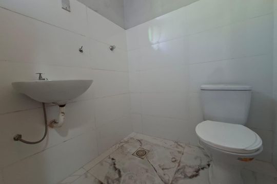 Banheiro de kitnet/studio para alugar com 1 quarto, 35m² em Parque Recreio, Contagem