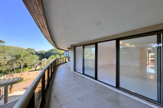 Varanda de apartamento para alugar com 3 quartos, 262m² em Barra da Tijuca, Rio de Janeiro
