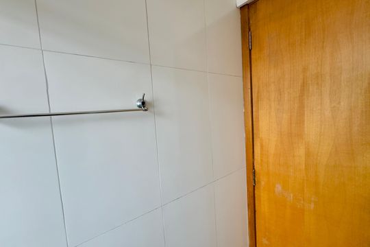 Banheiro de apartamento para alugar com 3 quartos, 57m² em Jardim Santa Clara, Guarulhos