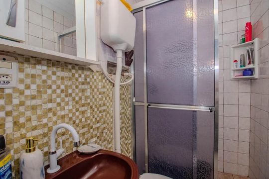 Banheiro de apartamento para alugar com 2 quartos, 69m² em Humaitá, Porto Alegre