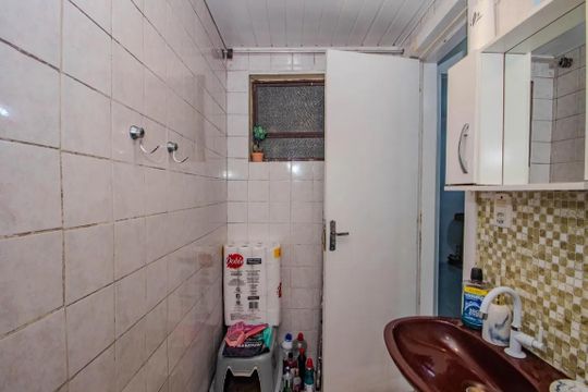Banheiro de apartamento para alugar com 2 quartos, 69m² em Humaitá, Porto Alegre