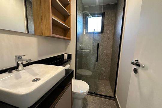 Banheiro Social de apartamento para alugar com 2 quartos, 64m² em Alphaville Empresarial, Barueri