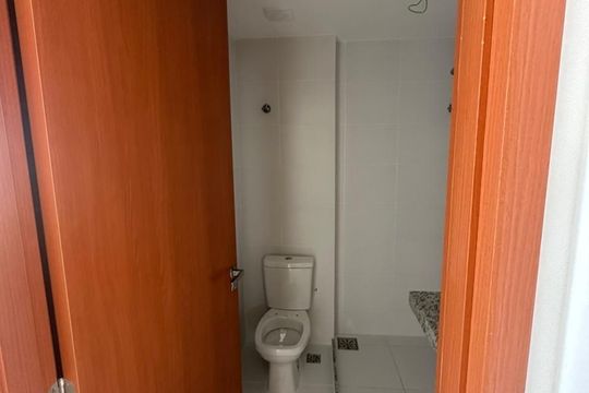 Banheiro de apartamento à venda com 2 quartos, 85m² em Piratininga, Niterói