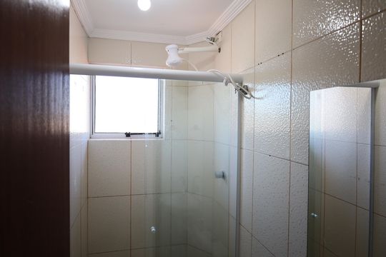Banheiro social de casa para alugar com 1 quarto, 50m² em Interlagos, São Paulo