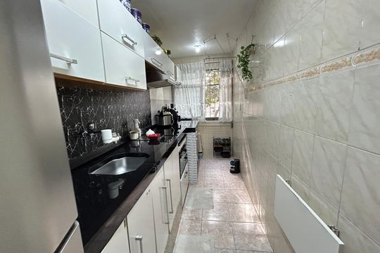 Cozinha de apartamento à venda com 2 quartos, 47m² em Jardim Sulacap, Rio de Janeiro