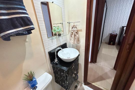 Banheiro de apartamento à venda com 2 quartos, 47m² em Jardim Sulacap, Rio de Janeiro