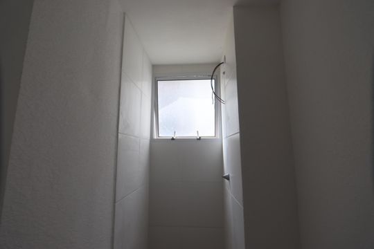 Banheiro social de apartamento à venda com 2 quartos, 42m² em Jardim Egle, São Paulo