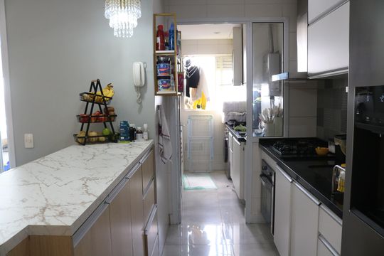 Cozinha e Área de Serviço de apartamento à venda com 3 quartos, 96m² em Vila Anastácio, São Paulo